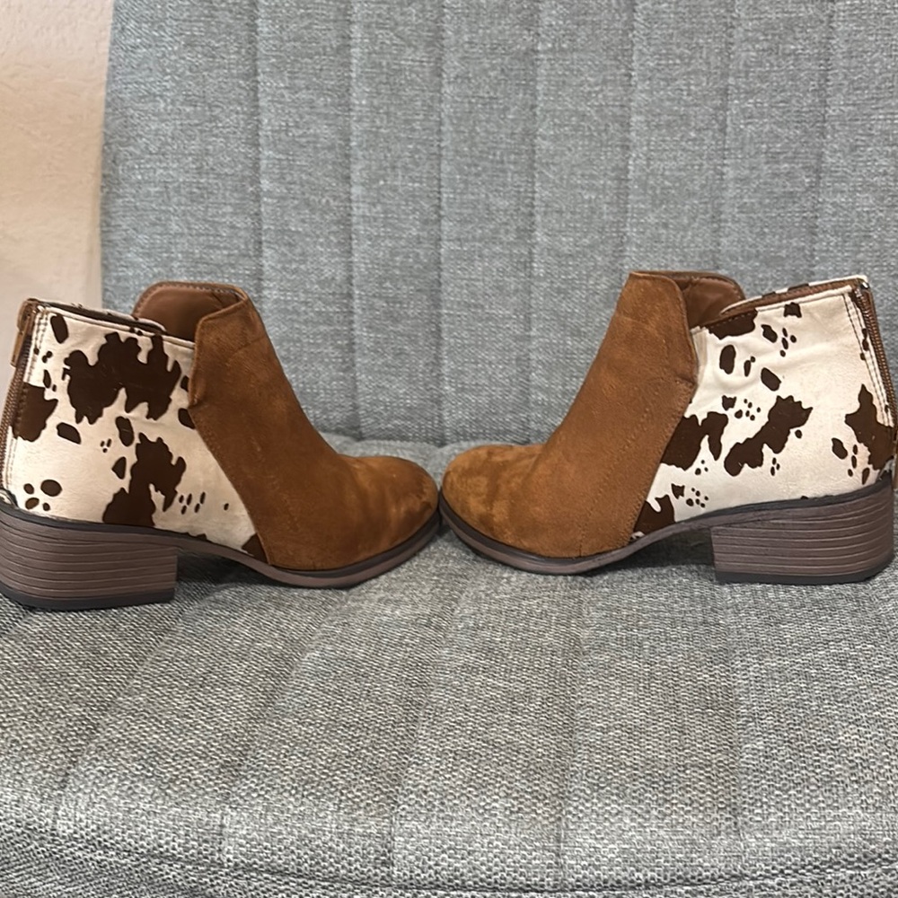 Pierre Dumas Brown and White Ankle Booties with Suede Finish - Picture 3 of 7